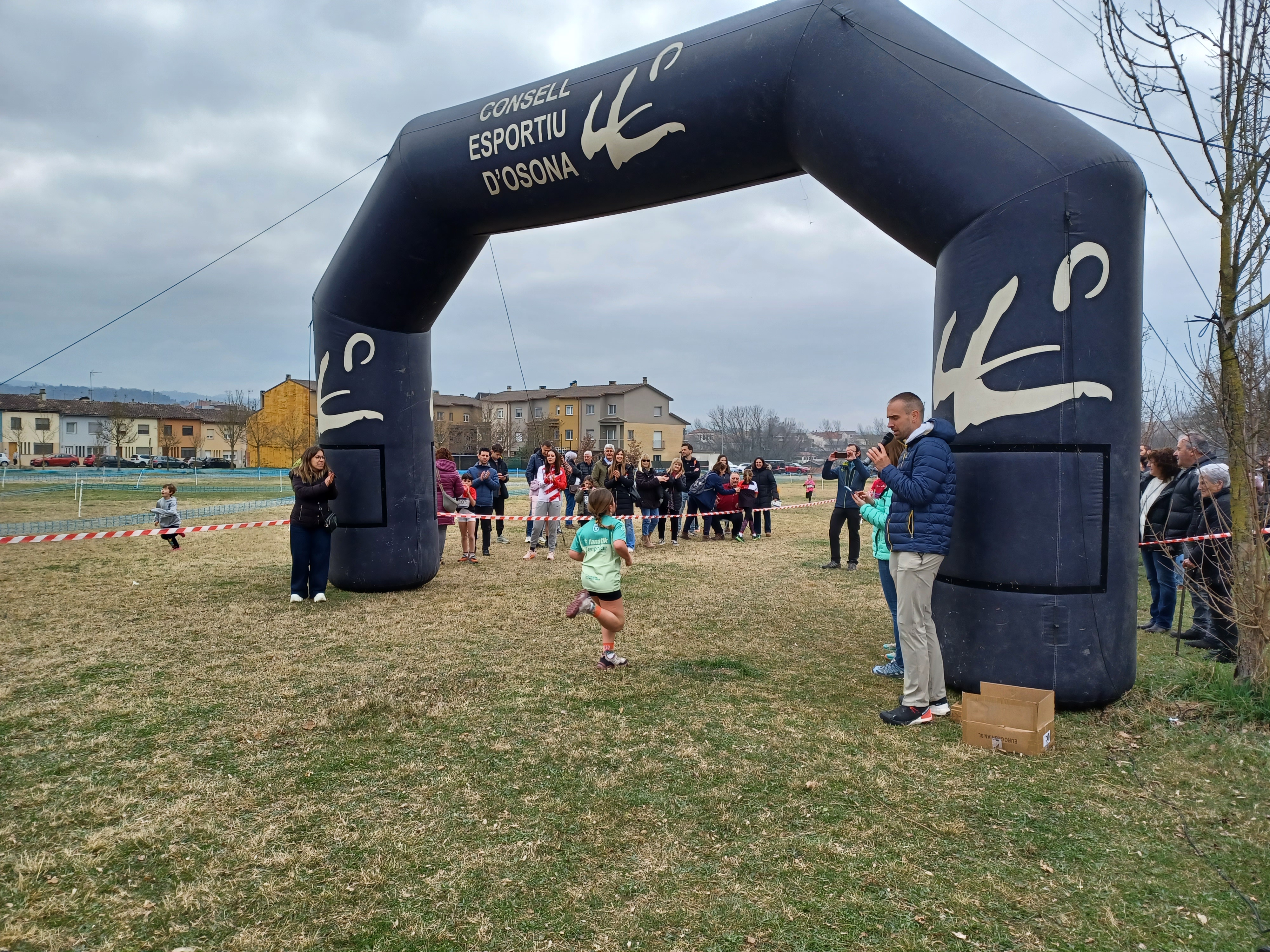 El Cros Escolar d'Osona s'estrena a Roda de Ter amb una participació de 95 corredors