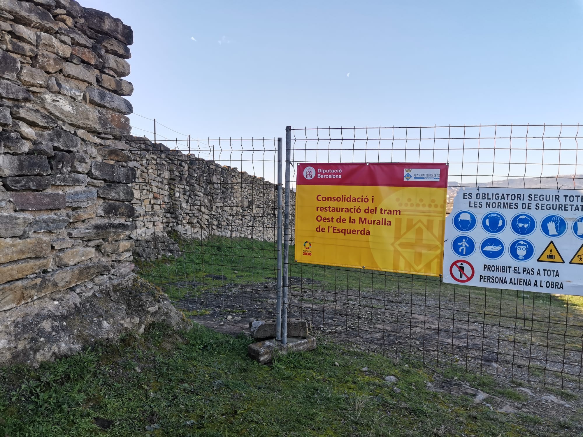 Finalitza la restauració del tram oest de la muralla del jaciment arqueològic de l'Esquerda  