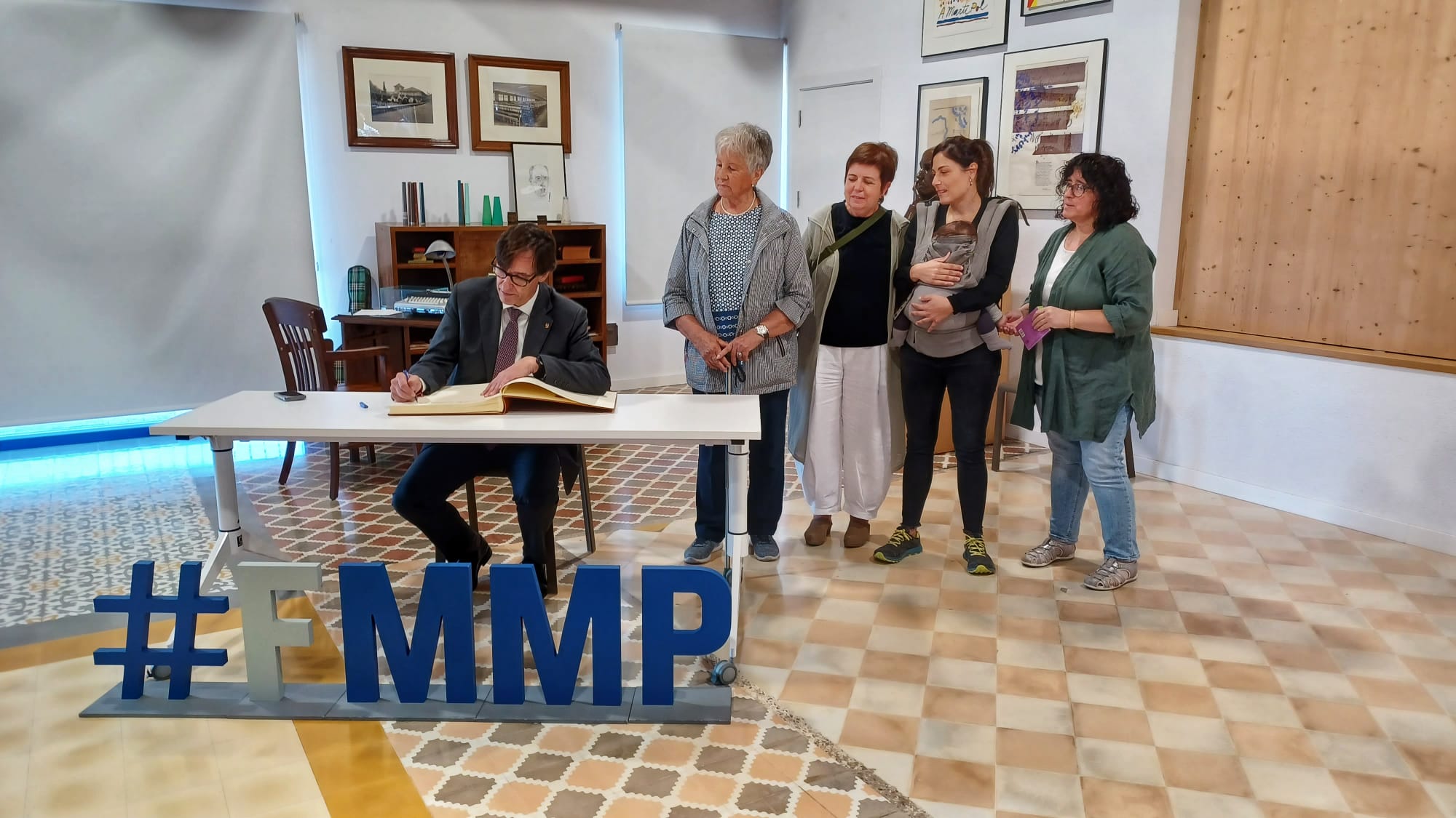 El president de la Generalitat, Salvador Illa, visita a seu de la Fundació Miquel Martí i Pol de Roda de Ter