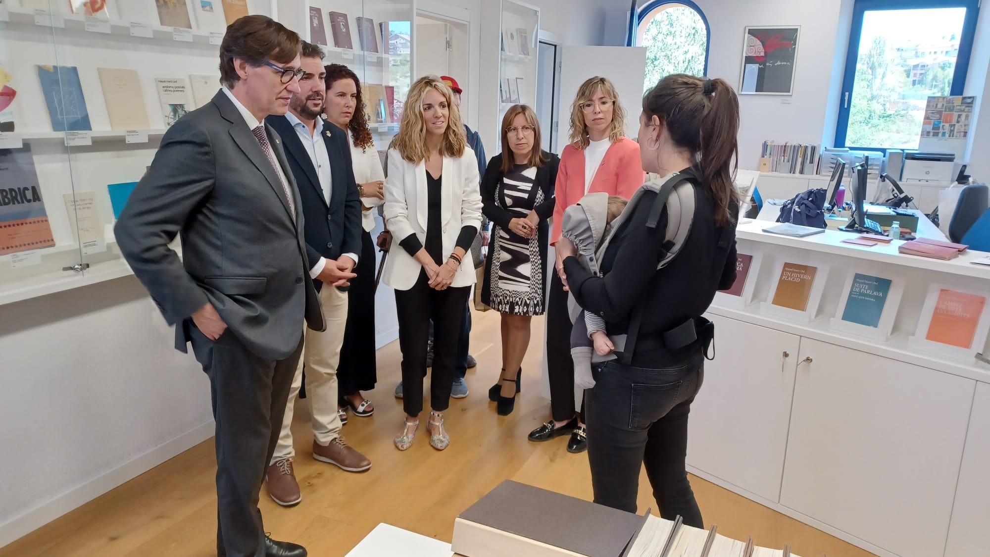 El president de la Generalitat, Salvador Illa, visita a seu de la Fundació Miquel Martí i Pol de Roda de Ter
