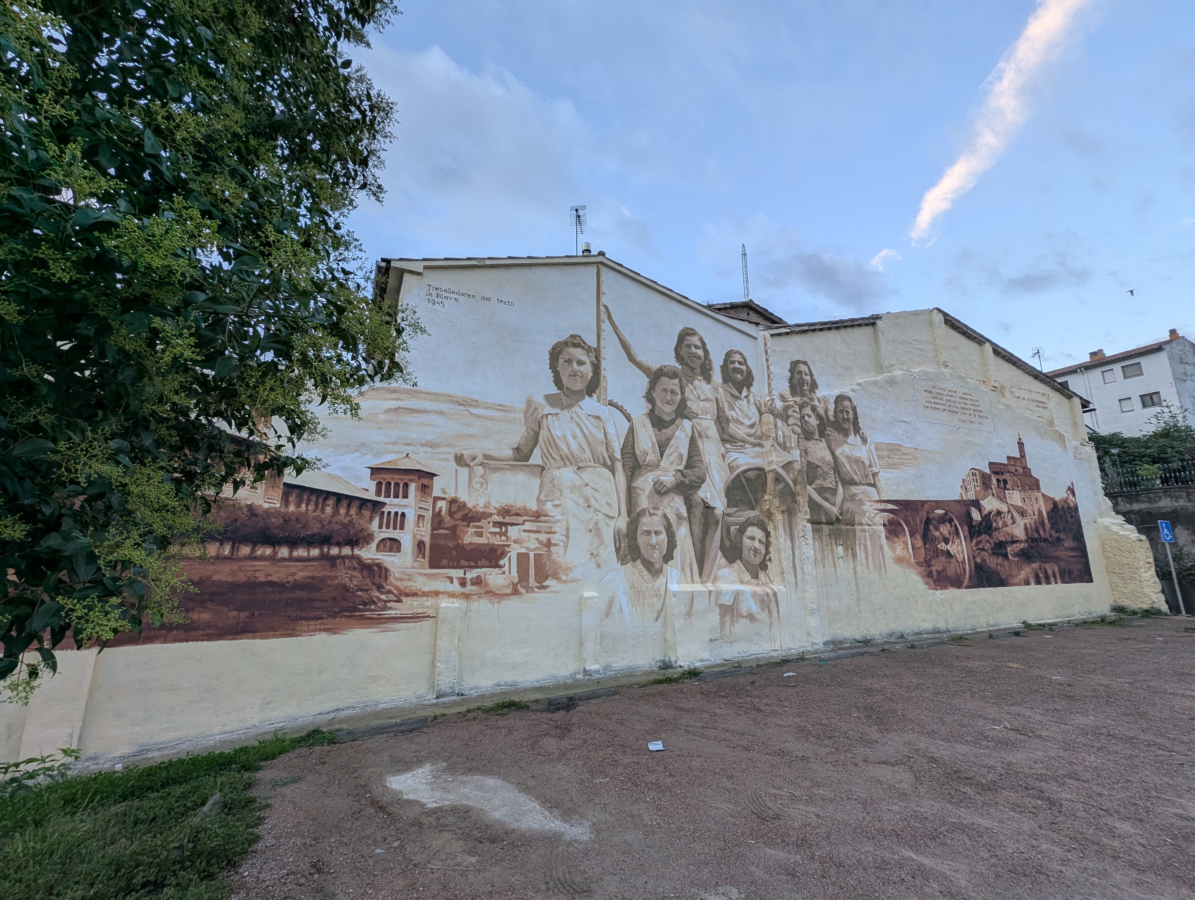 Roda de Ter estrena un mural de memòria històrica a càrrec de l'artista Roc Blackblock