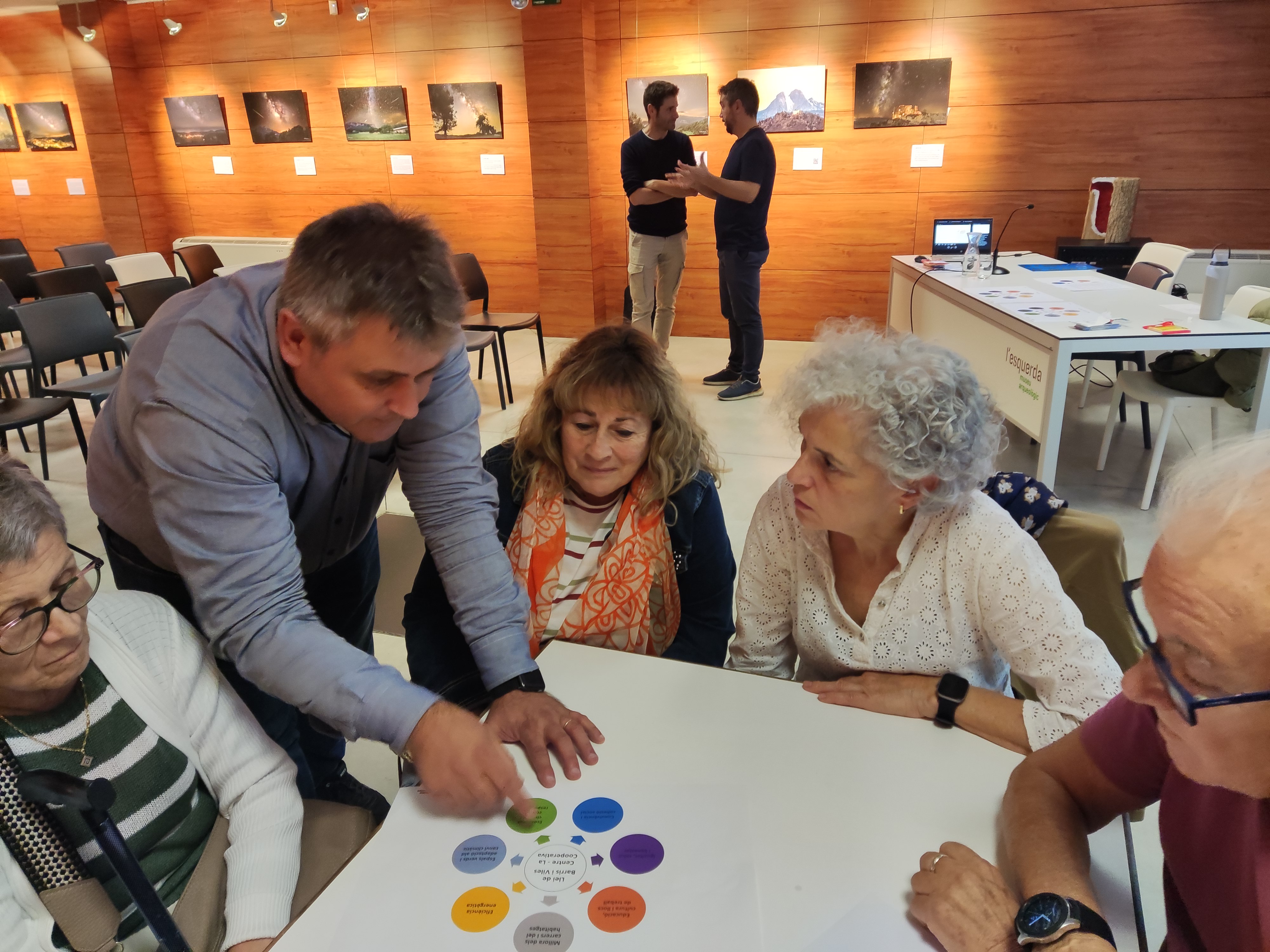 Primera sessió de participació ciutadana per elaborar el projecte de millora per al barri Centre-La Cooperativa 