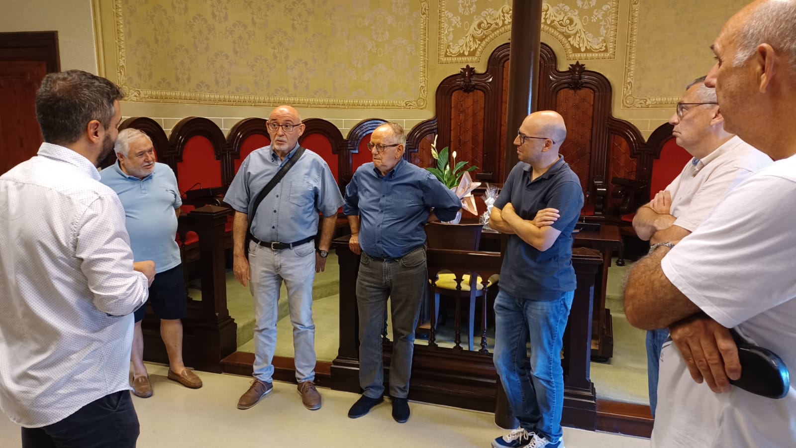 Alcaldes dels mandats que Ricardo ha estat al servei de l'Ajuntament de Roda de Ter, van acomiadar-se d'ell