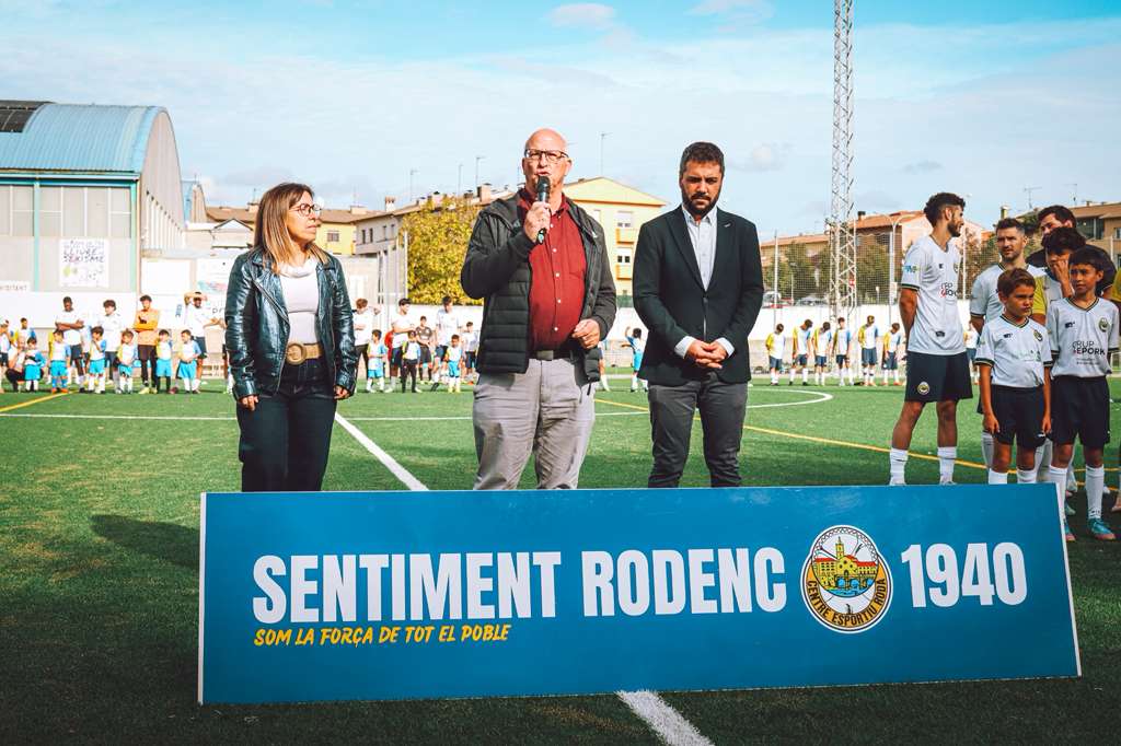  Roda de Ter inaugura la nova gespa artificial amb una gran festa del futbol local