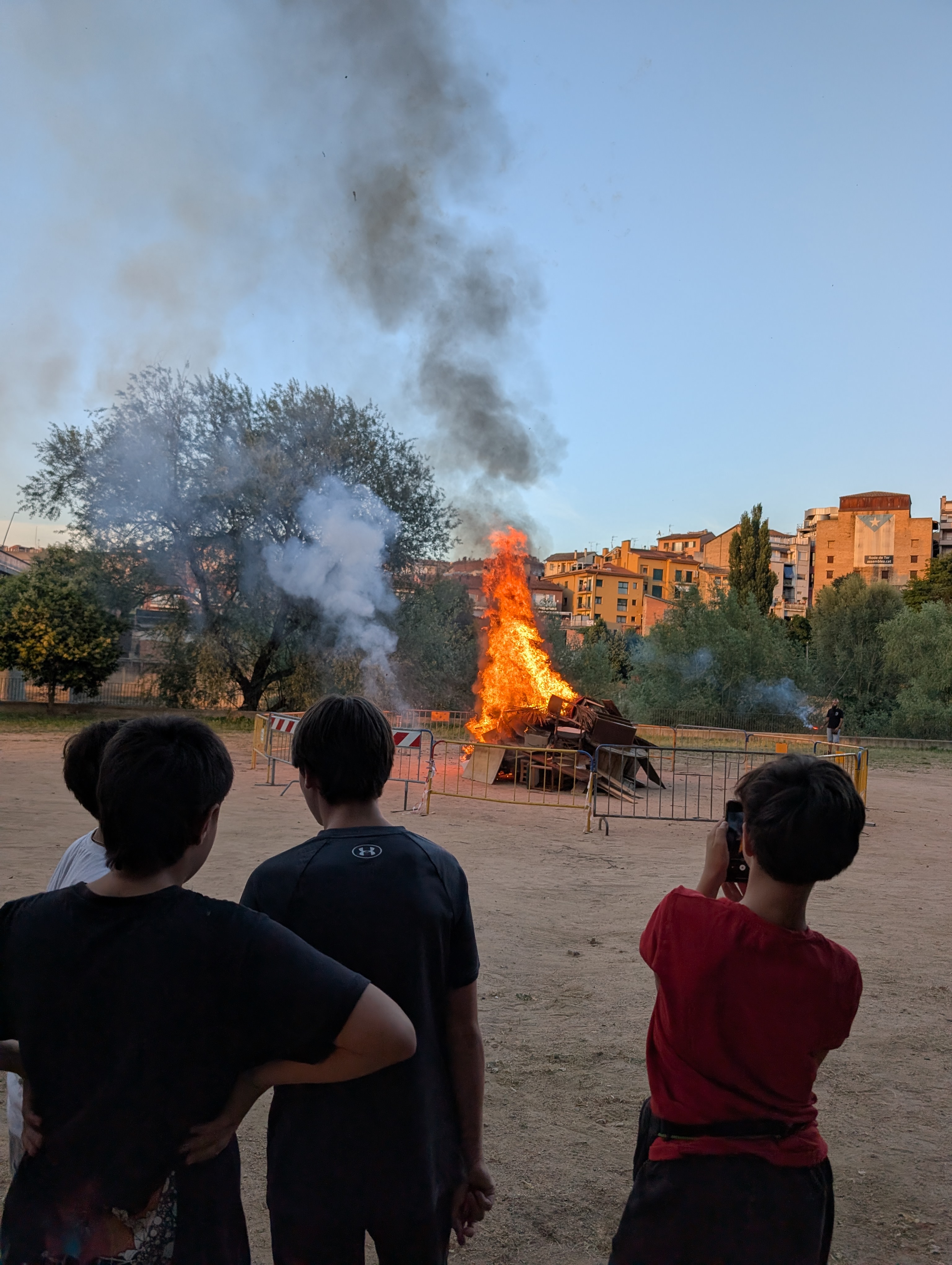 Roda de Ter rep, un any més, la Flama del Canigó, símbol dels Països Catalans