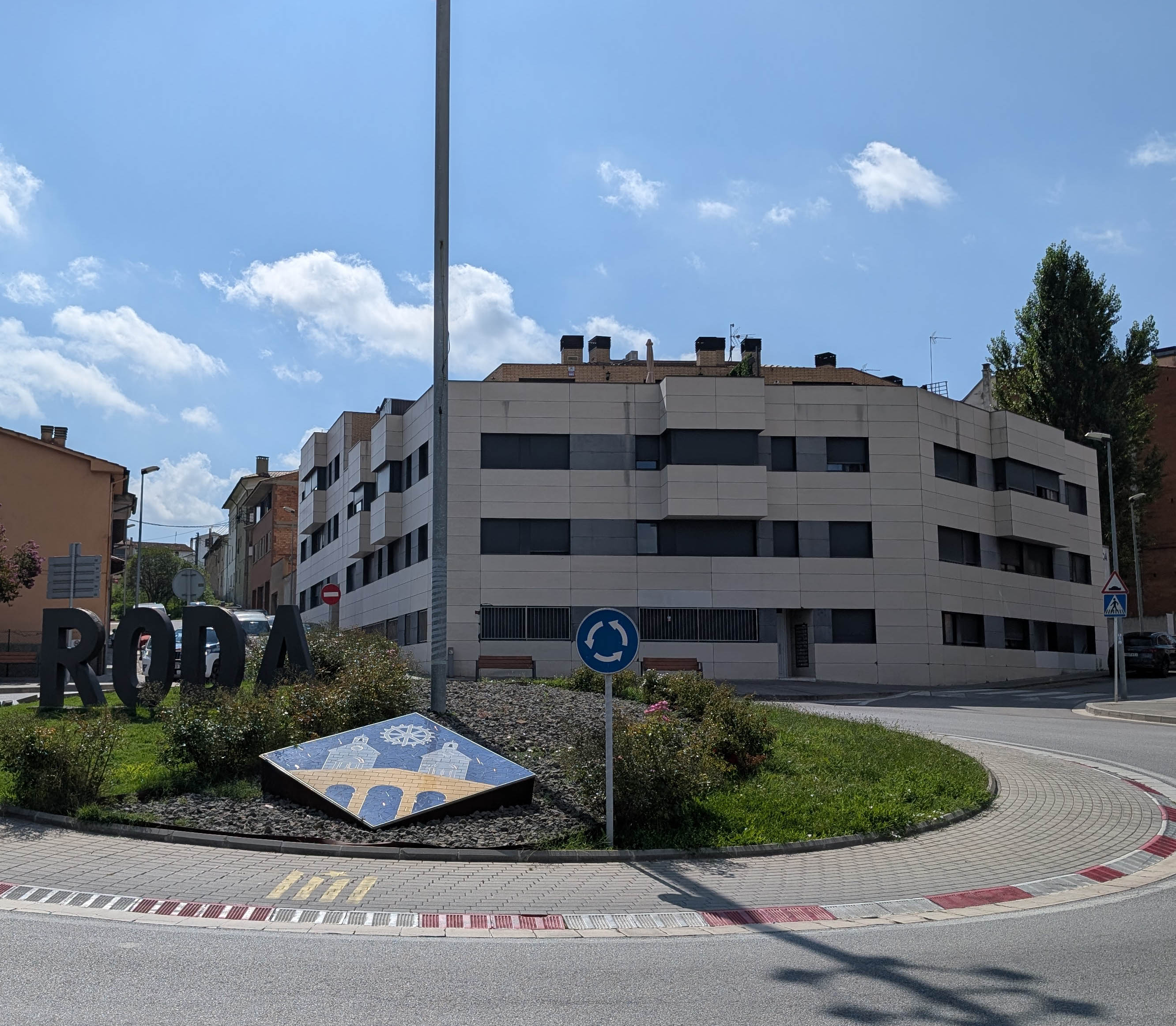 L'Ajuntament de Roda de Ter acorda amb la SAREB la pròrroga d'un any més per als habitatges de lloguer social